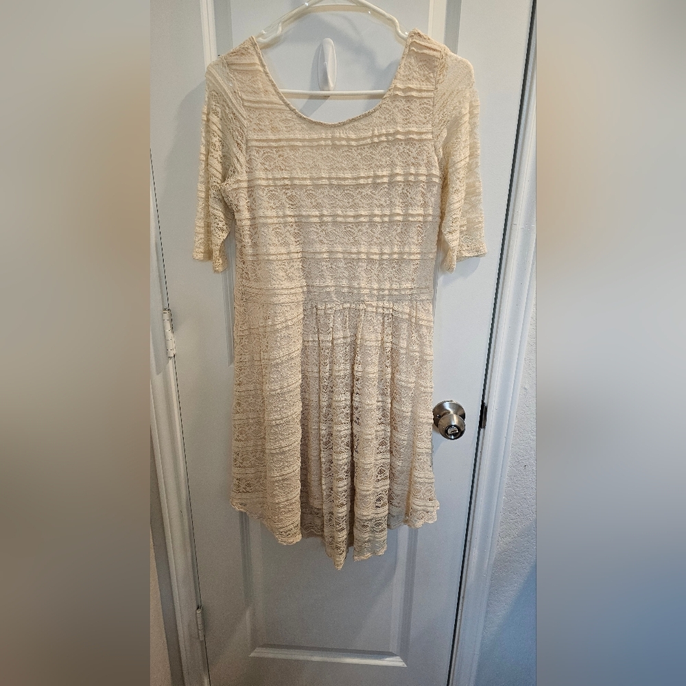 Womens Lace Dress in Cream - Picture 2 of 8